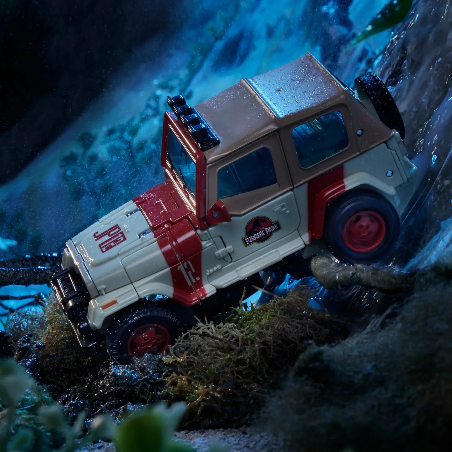 Transformers Collaborative Jurassic Park x Transformers Dilophocon et Autobot JP12