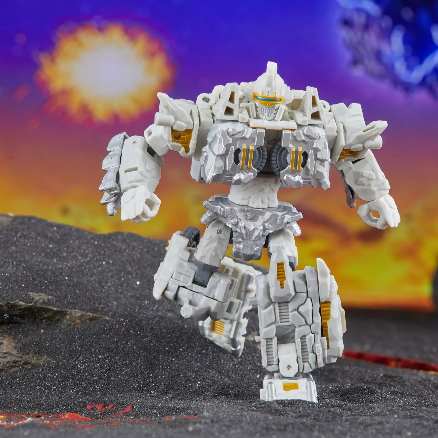 transformers-generations-legacy-united-infernac-universe-nucleous-hasbro