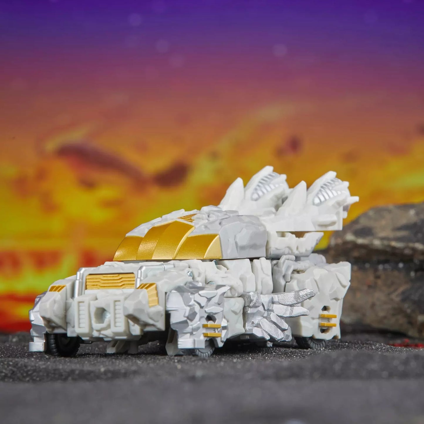 transformers-generations-legacy-united-infernac-universe-nucleous-hasbro