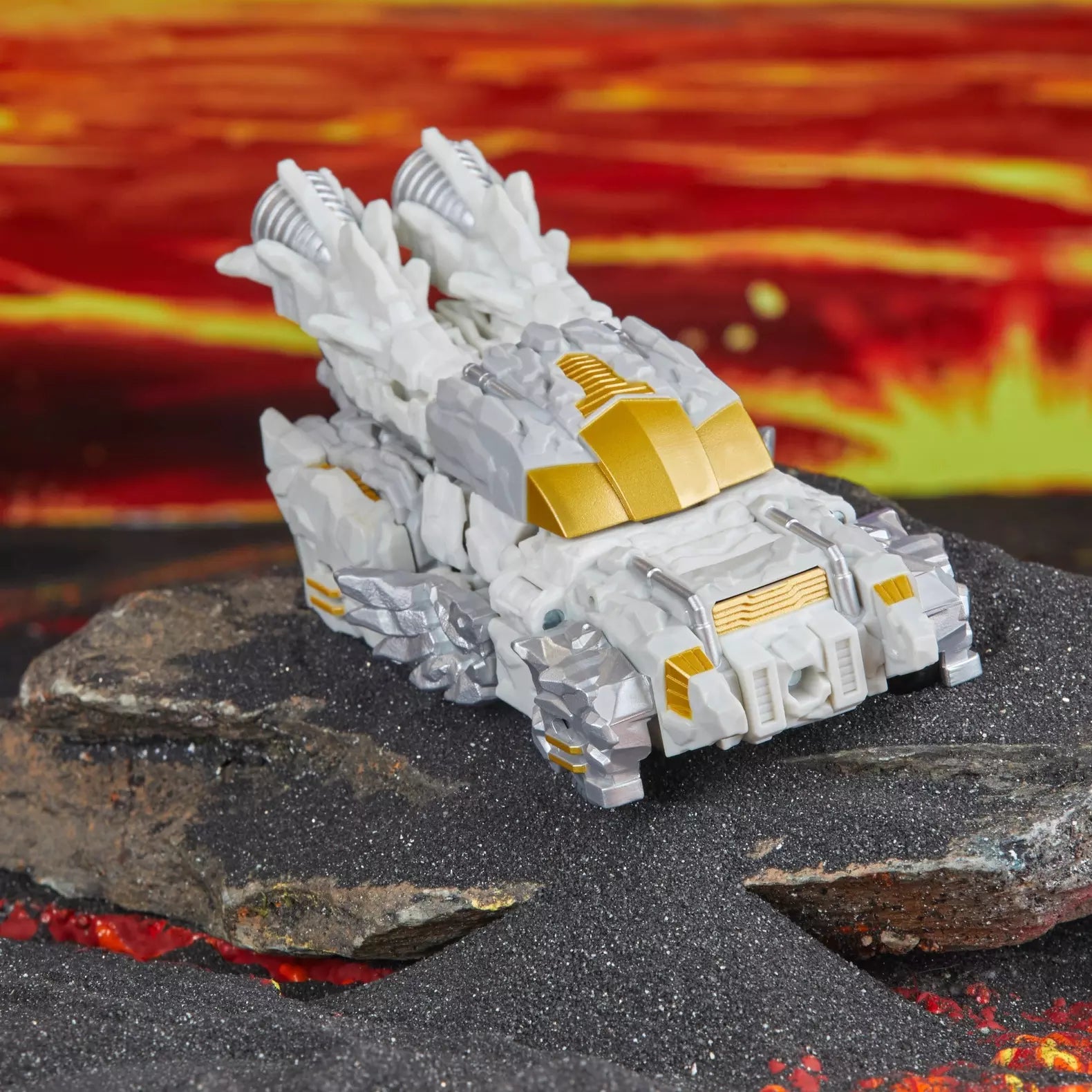 transformers-generations-legacy-united-infernac-universe-nucleous-hasbro