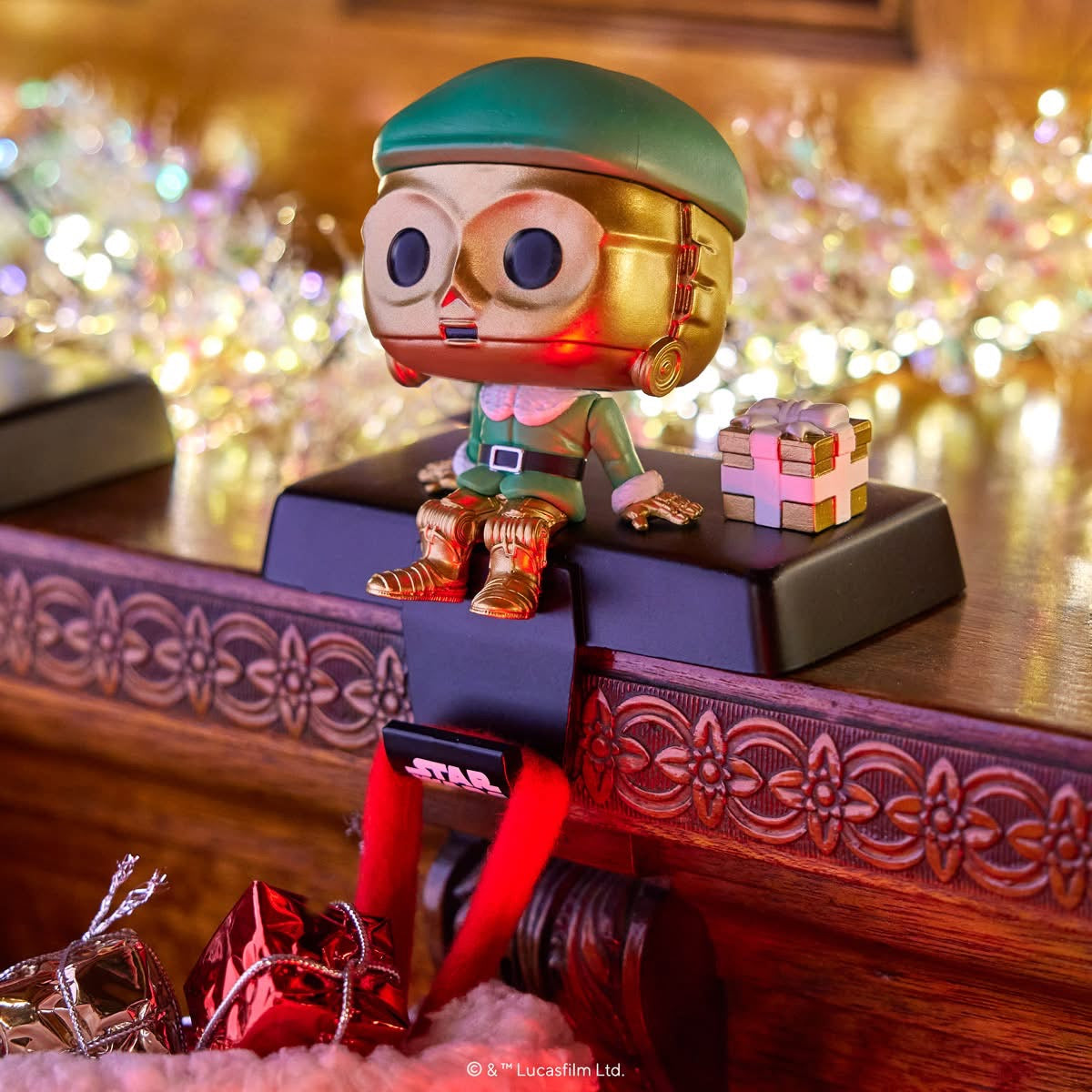 pop-stocking-hanger-c-3po-in-elf-outfit
