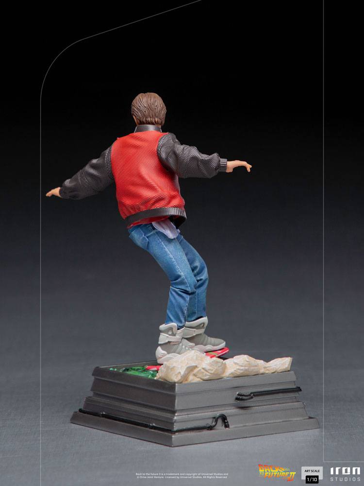 statuette-marty-mcfly-sur-hoverboard-iron-studios