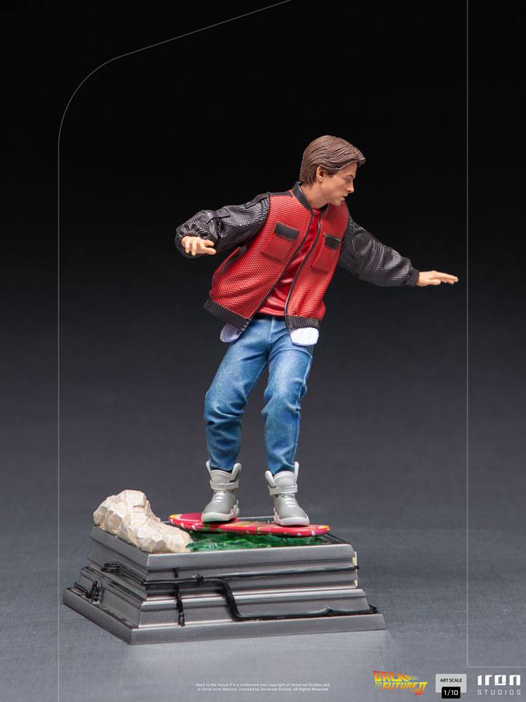 statuette-marty-mcfly-sur-hoverboard-iron-studios