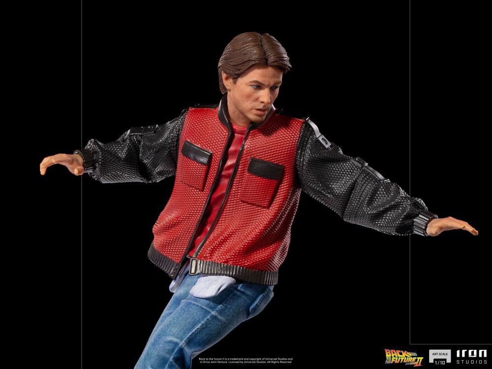 statuette-marty-mcfly-sur-hoverboard-iron-studios