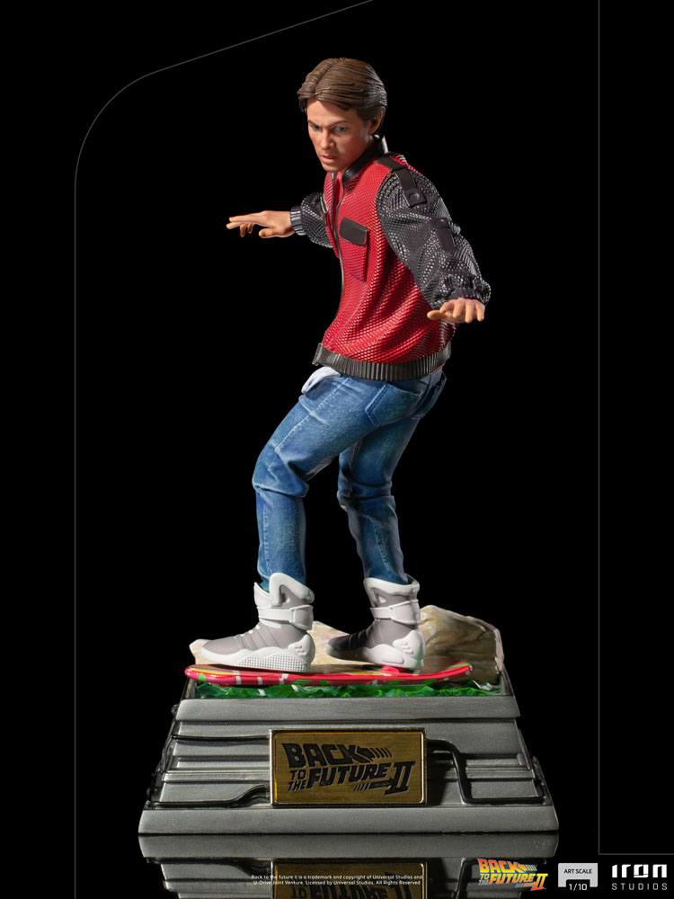 statuette-marty-mcfly-sur-hoverboard-iron-studios