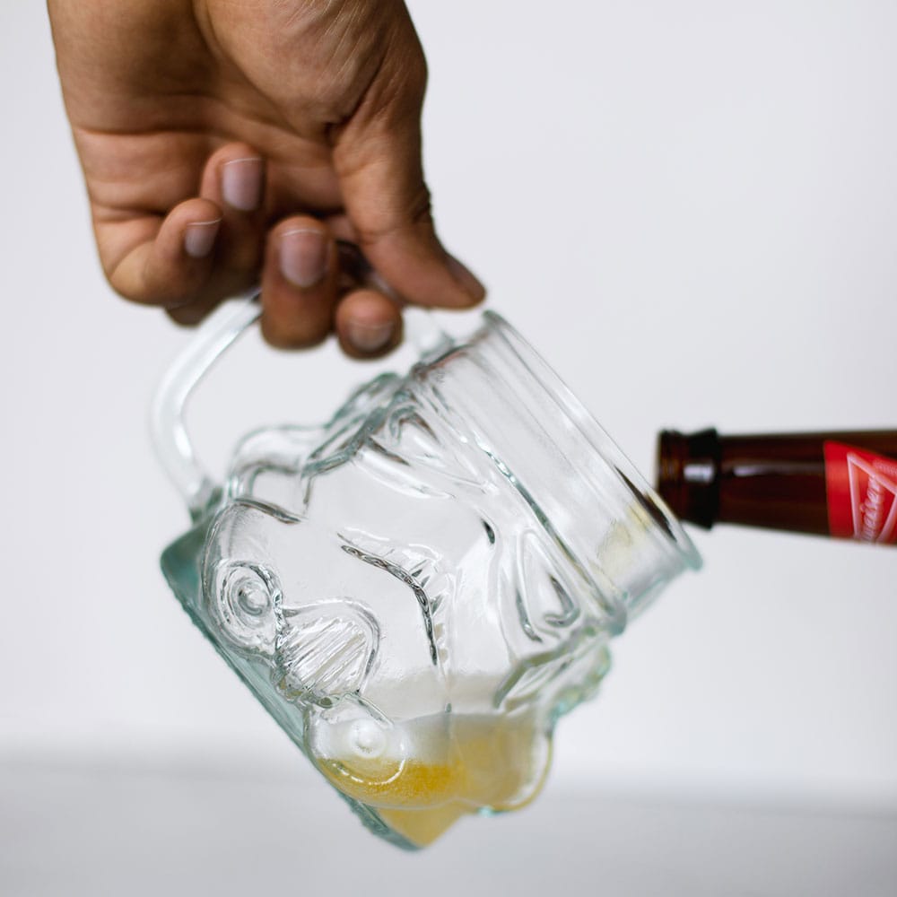 verre-a-biere-star-wars-stormtrooper-thumbs-up