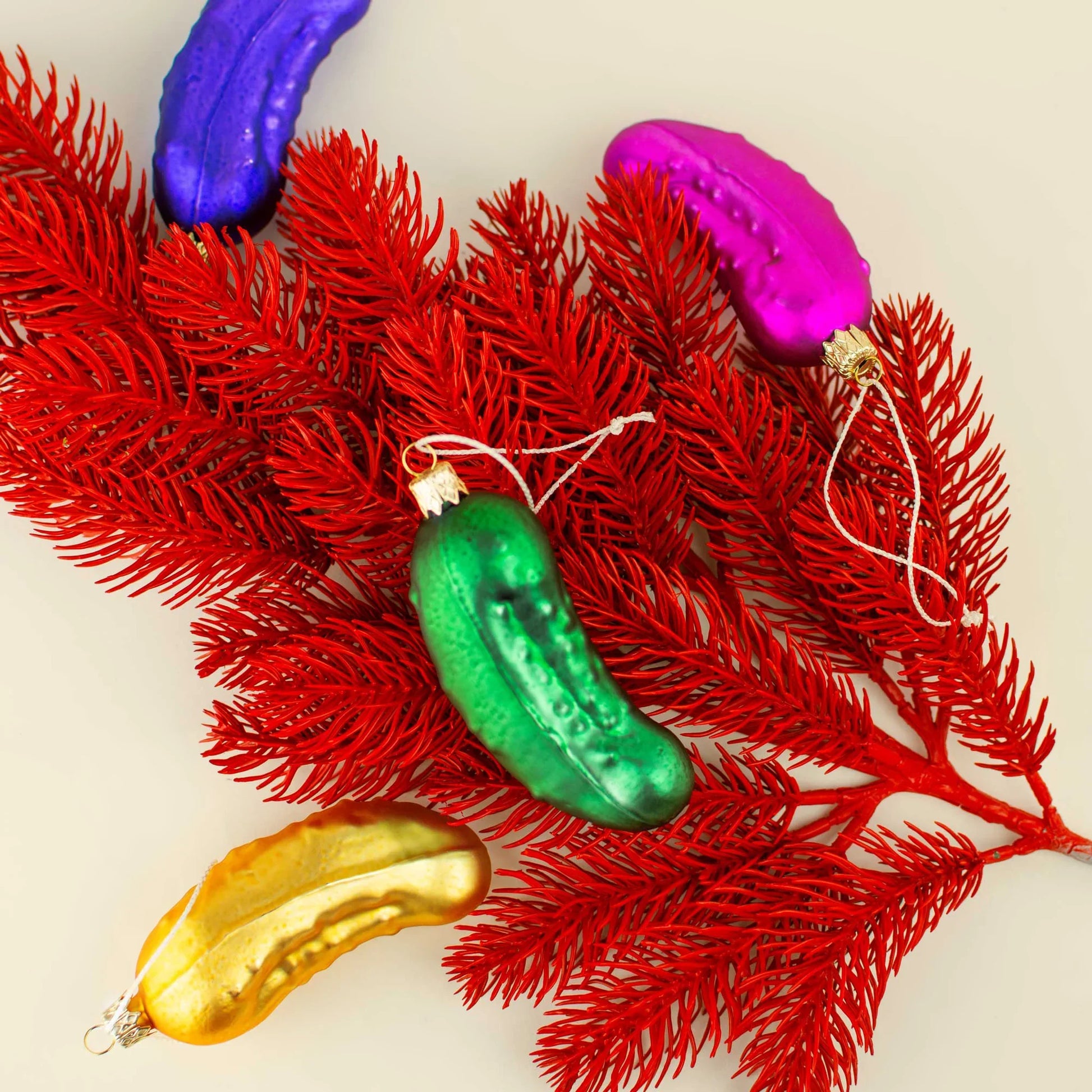 boule de noel cornichon jaune donkey