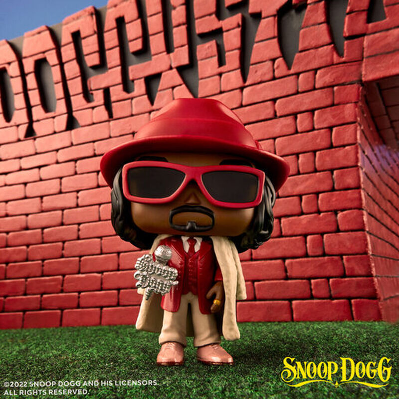 pop-snoop-dogg-in-fur-coat-301