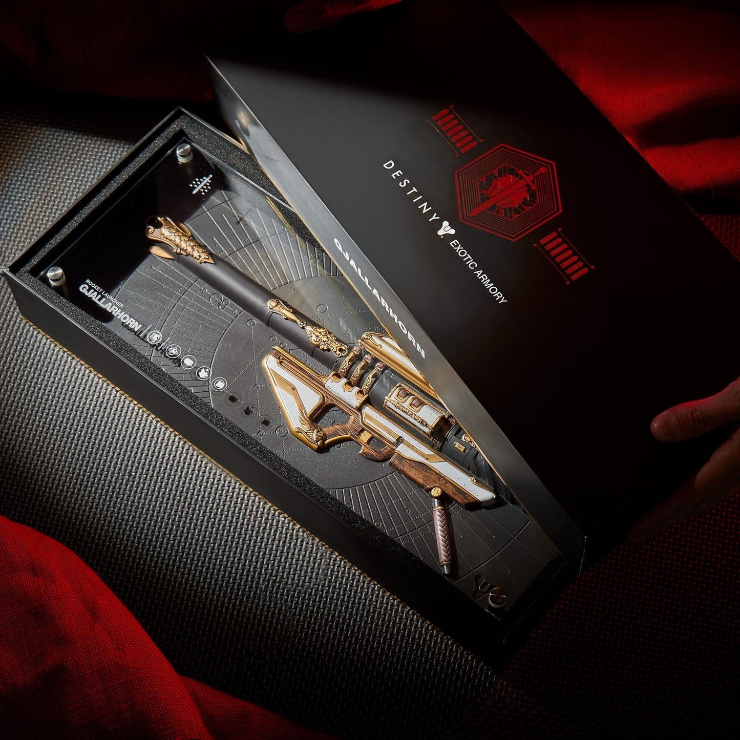 Plaque Réplique Destiny Exotic Armory Collection "Gjallarhorn"