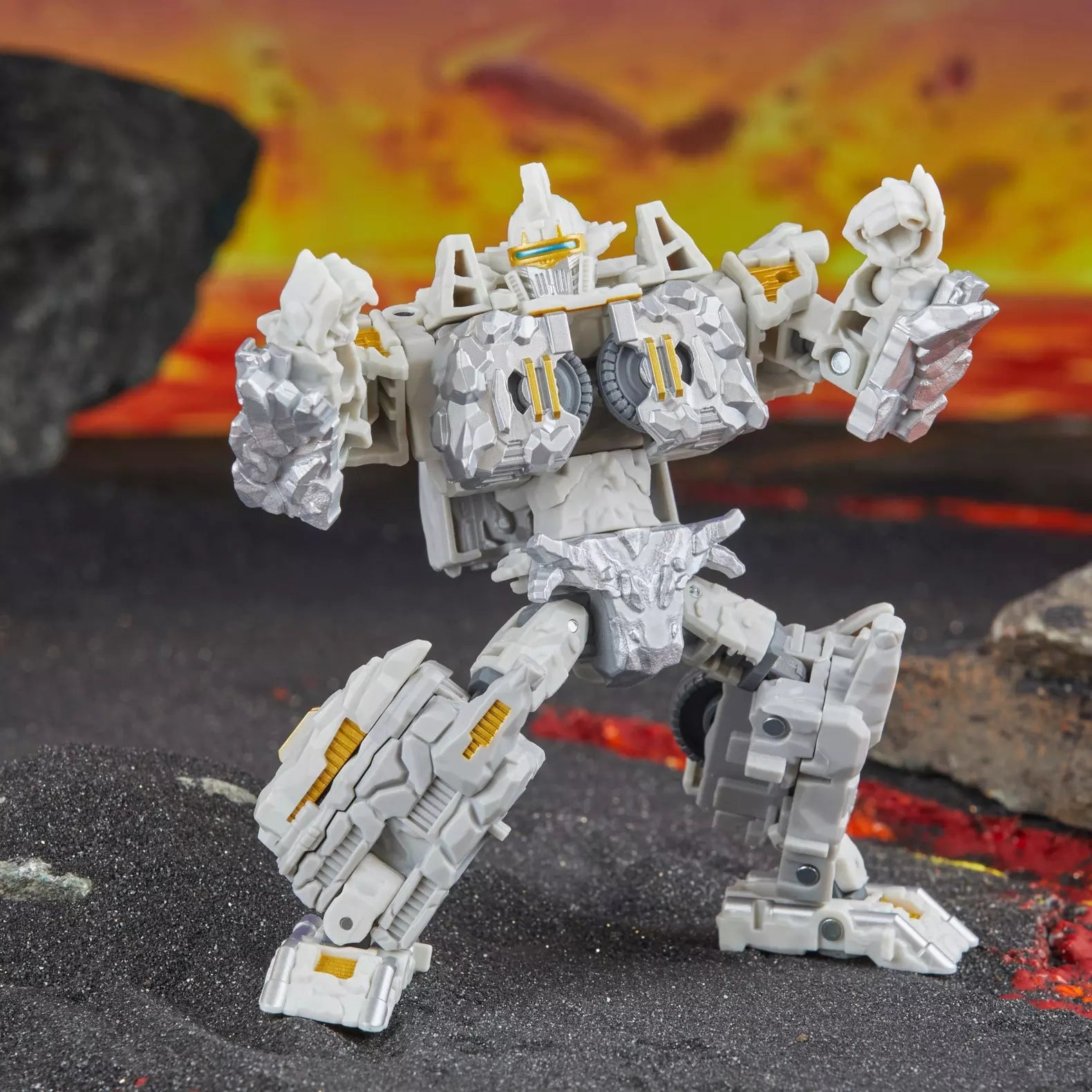 transformers-generations-legacy-united-infernac-universe-nucleous-hasbro