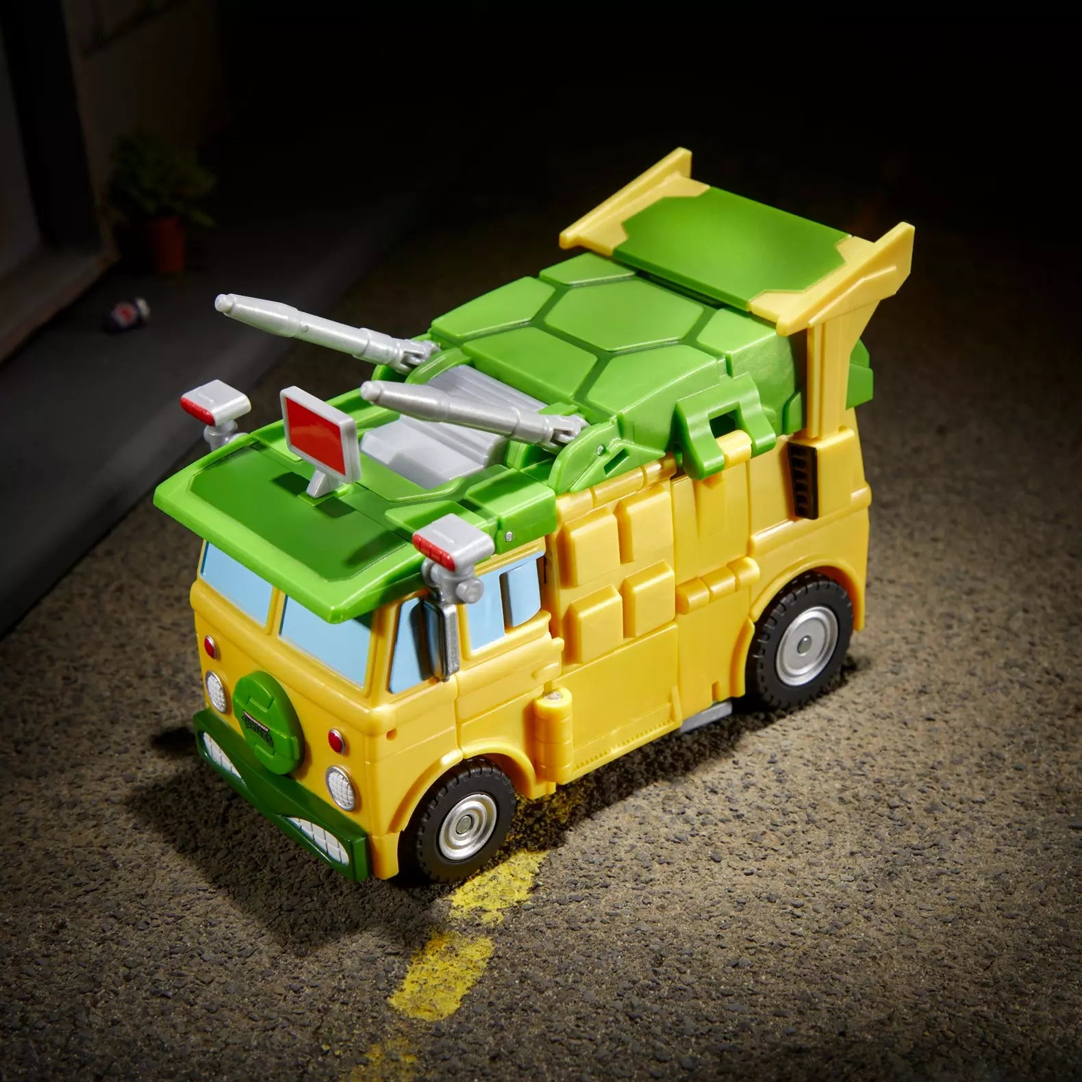 transformers-collaborative-teenage-mutant-ninja-turtles-x-transformers-party-wallop-hasbro