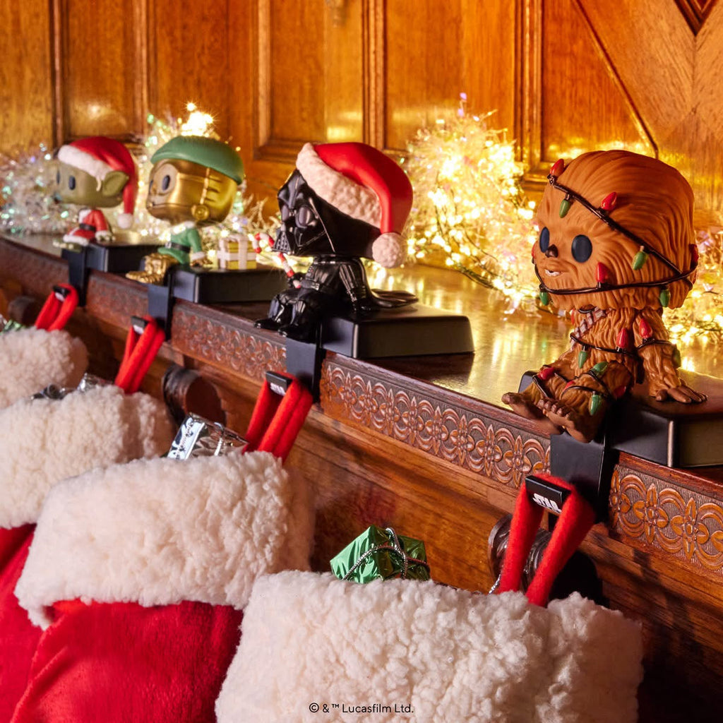 pop-stocking-hanger-yoda-in-santa-outfit