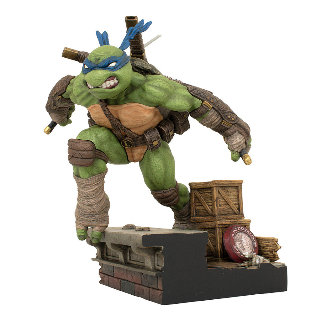 leonardo gallery diorama diamond select toys