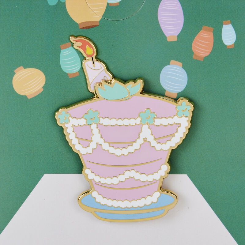 Photo produit - Pin's Alice au Pays des Merveilles - Unbirthday Cake